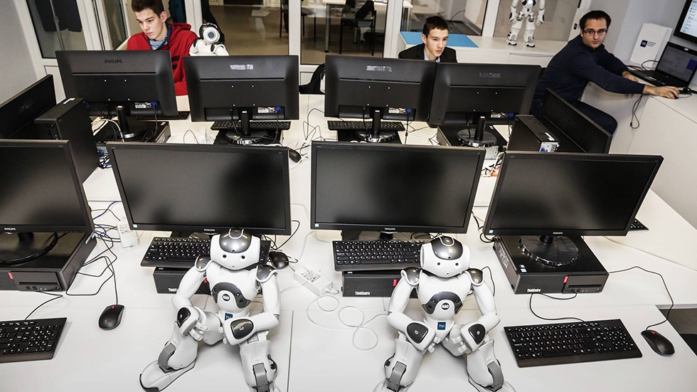 Computer classroom with two nao robots
