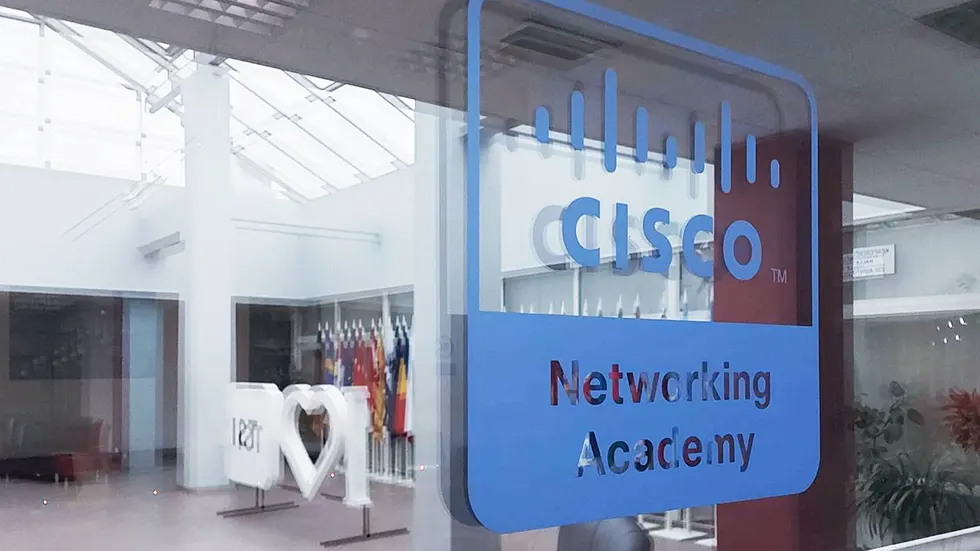 Cisco couses label on window